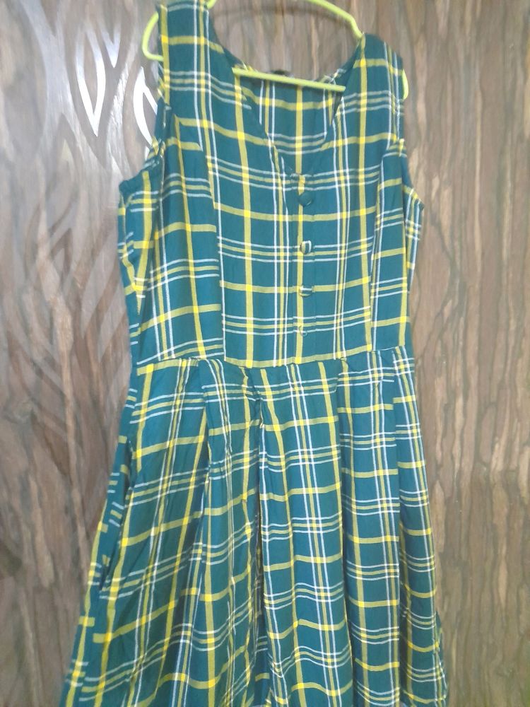 Checkered Yellow And Green Sleeveless A-line Dress