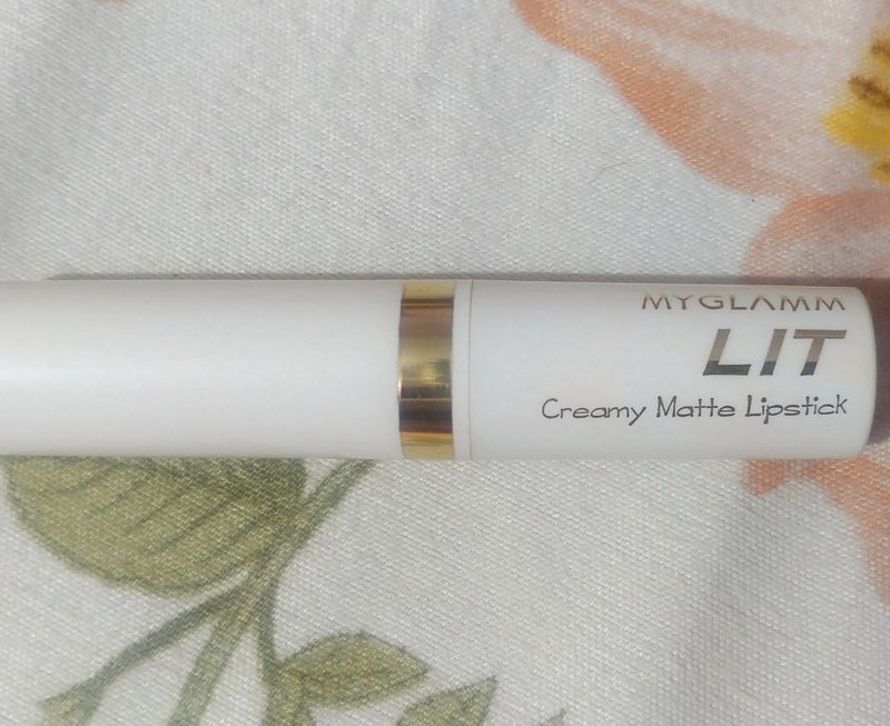 Myglamm LIT Creamy Matte Lipstick