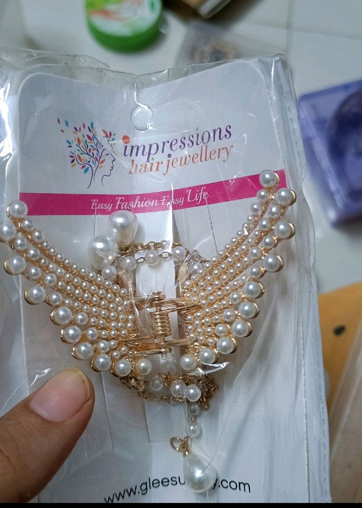 Price Drop Korean Pearl Hair Clip/Butterfly/Clutch