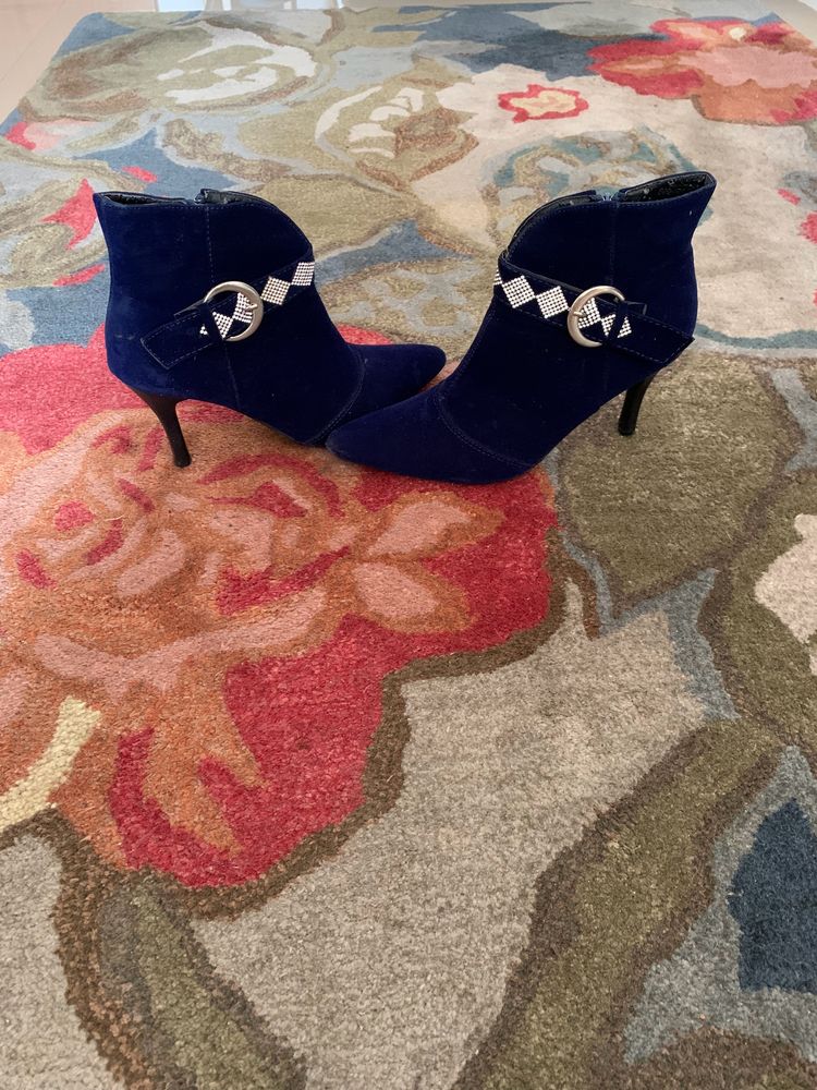 Stylish Blue Suede Party Shoes