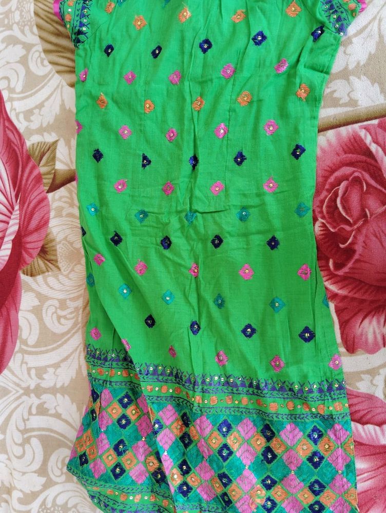 Women's Embroidery Kurta