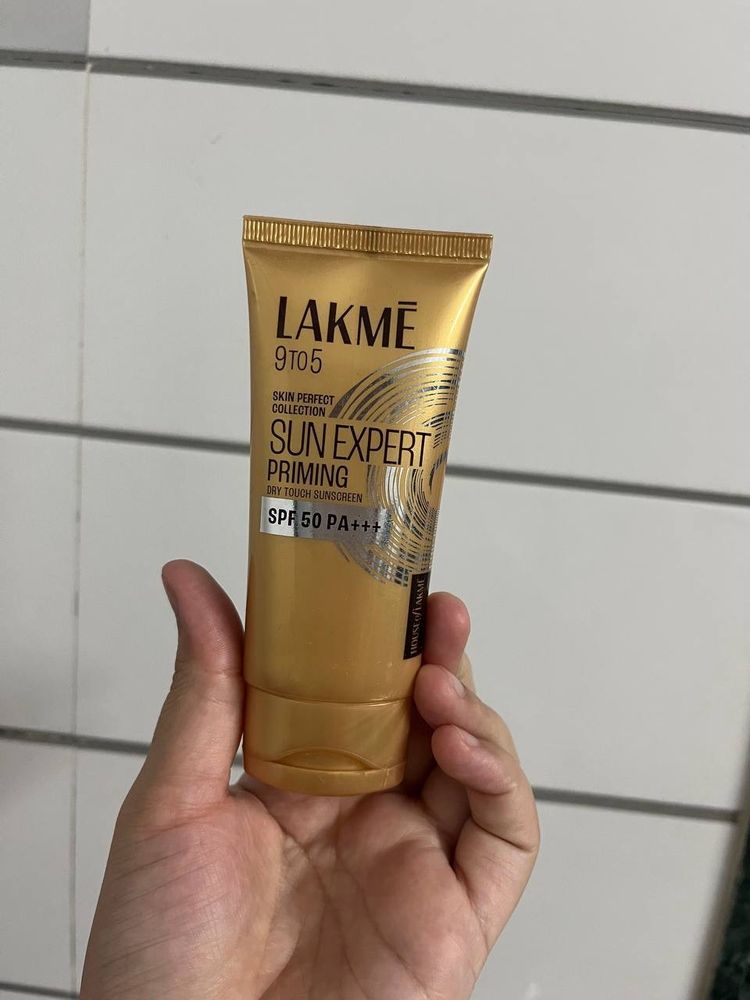 Lakme Sun Expert Primer + Sunscreen, SPF 50 PA+++