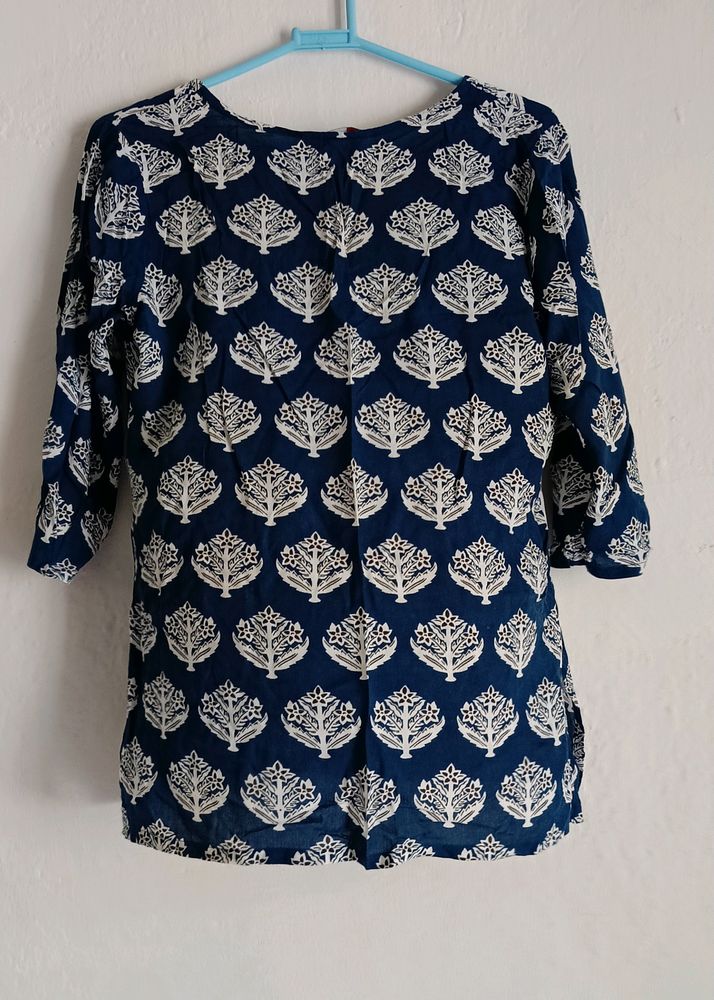 Short Kurti Three Quarters Sleeves With V Neck