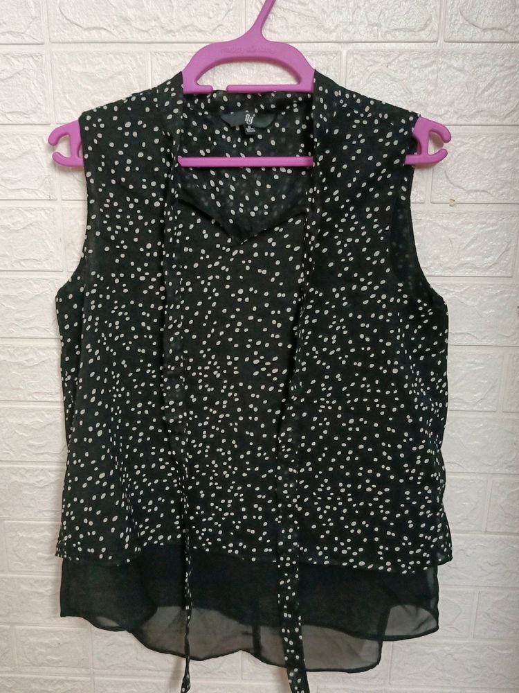 Very Good Condition Black Top For Sale