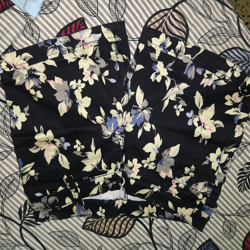 woman's floral shorts