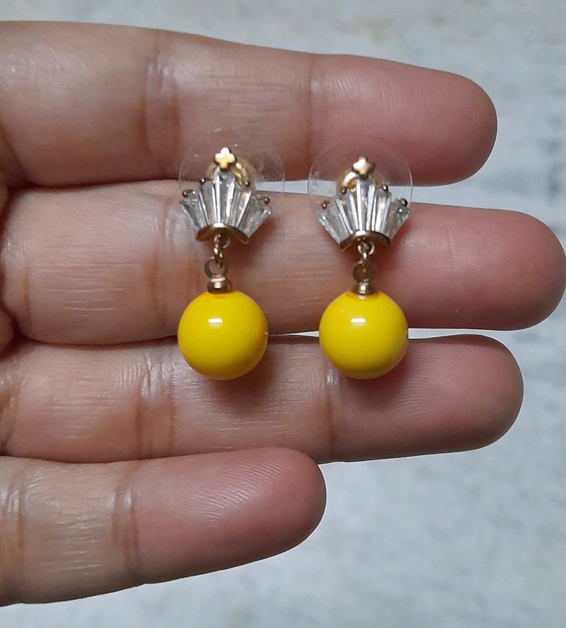Stylish Crown Earrings in Pop Yellow