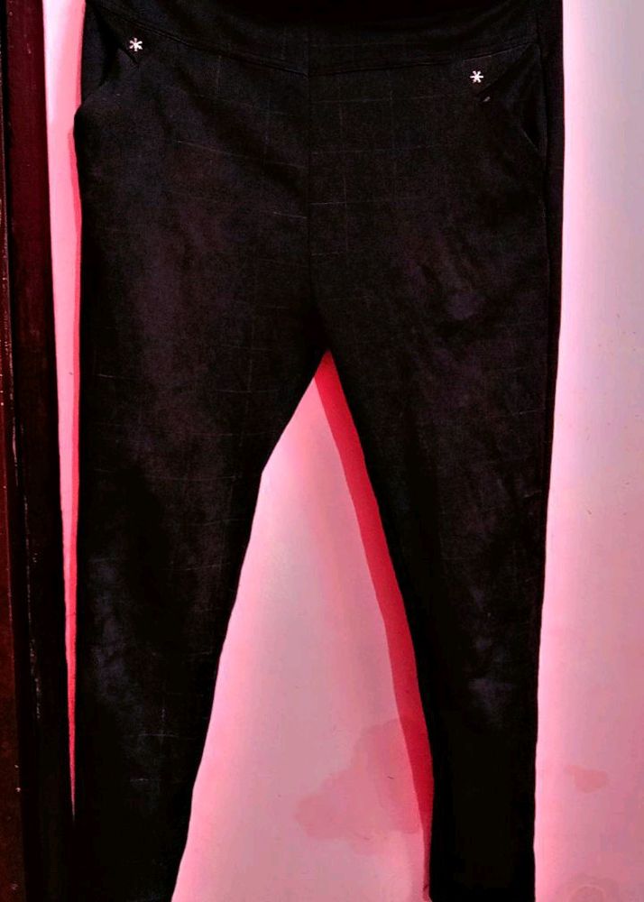 Women Black Straight Pant