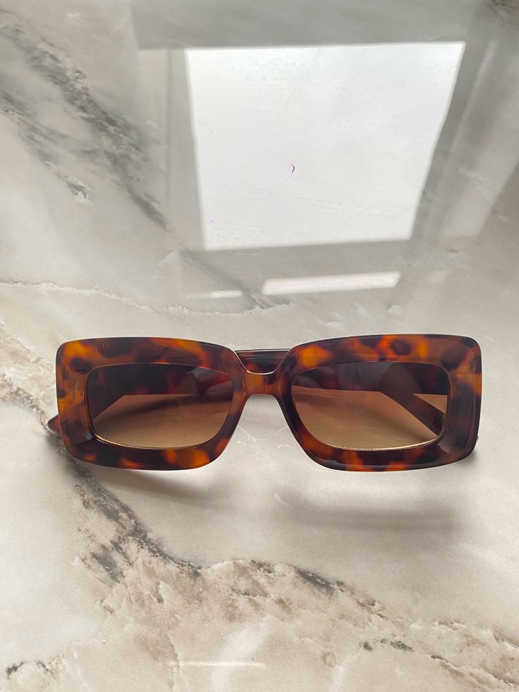 leo printed sunglasses