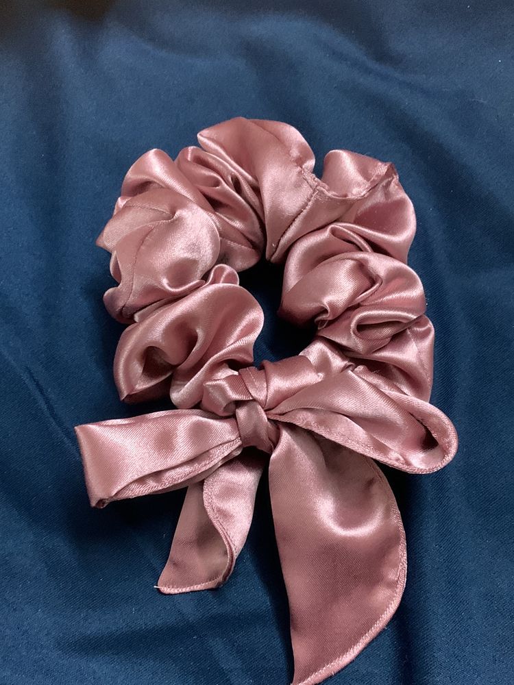 Bow Scrunchies 😍