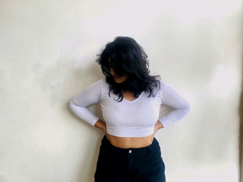 WHITE CROP TOP🌼💗