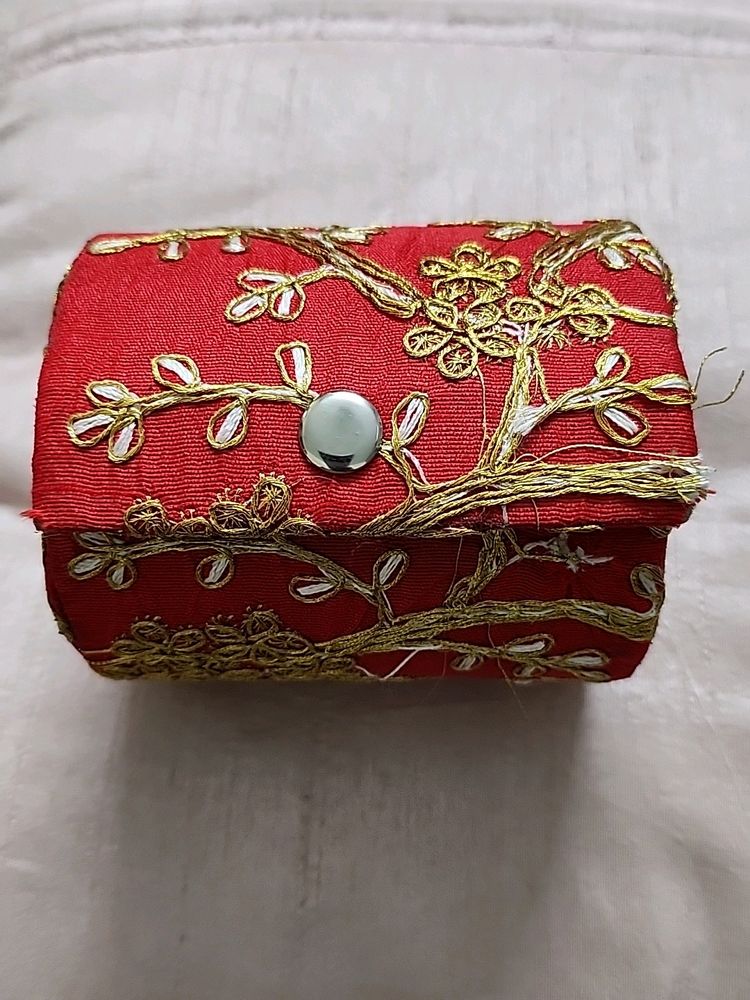 Beautiful Embroidery Bangle Box