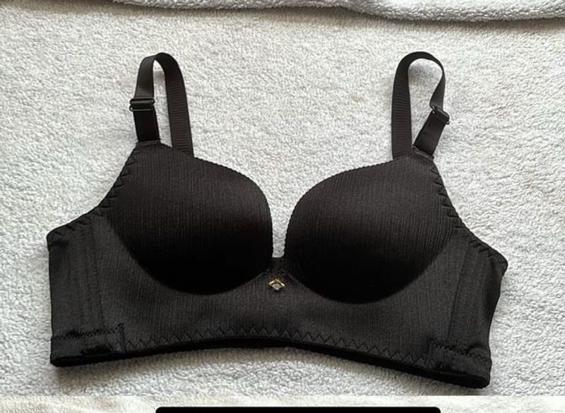 Sale‼️Buy1 Get 1‼️Black Shiny Seamless Pushup Bra