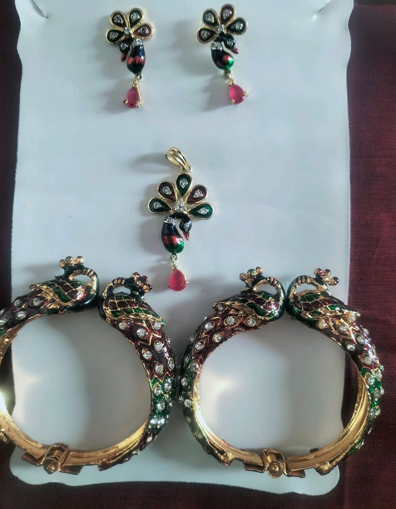 Jaipuri Pendent,Earrings and Bracelet Set