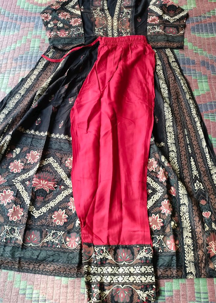 Women Nyra Kut Kurti Pant Set