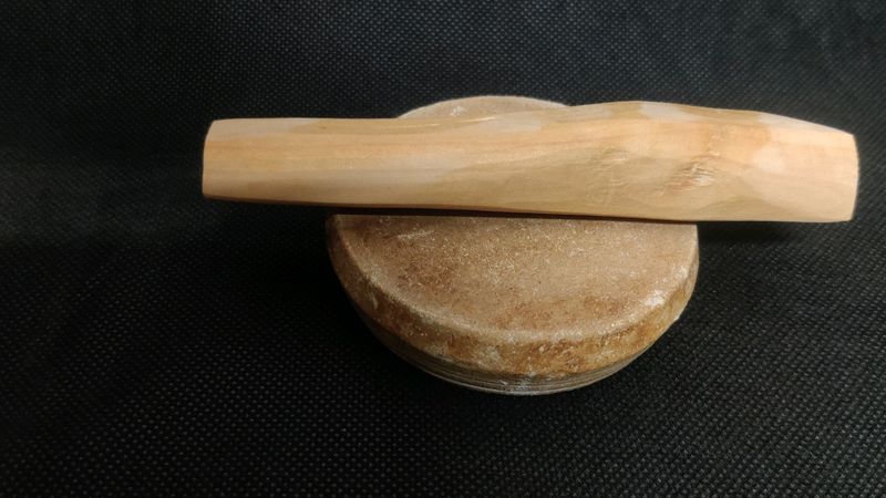 Original sandalwood with issued seal (rubbing stone included)