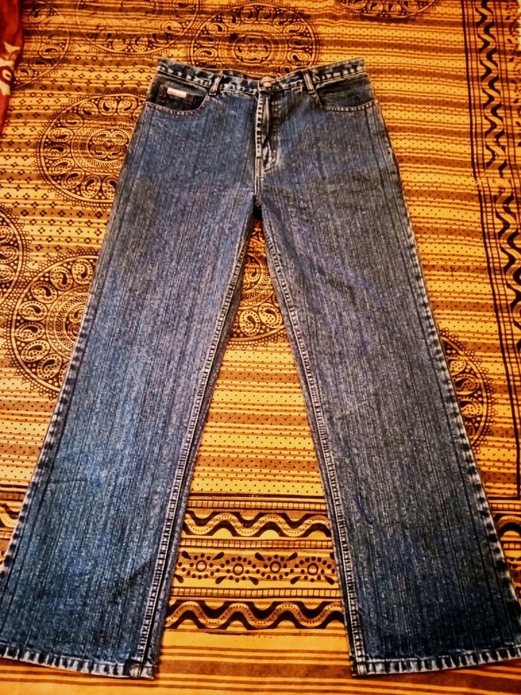 Fresh Jeans With Straight Fit Style