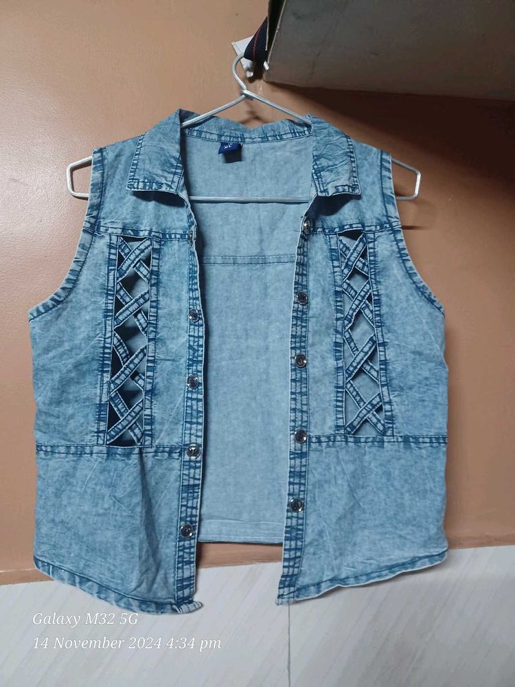 Sleevless Denim Jacket