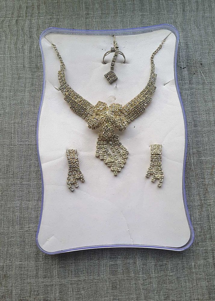 White-stone Jewelry Set.