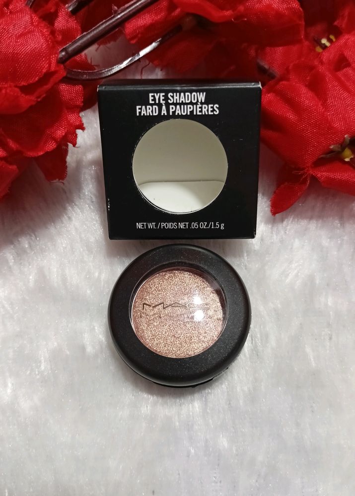 MAC SHIMMER EYESHADOW