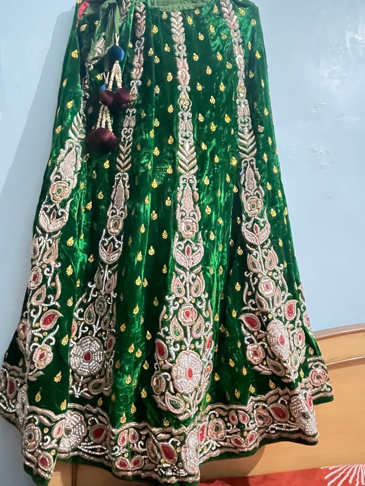 Bridal Green Red Coloured Lehenga Without Cancan