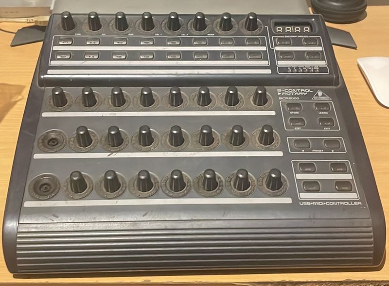 Behringer BCR2000 Vintage Midi Controller