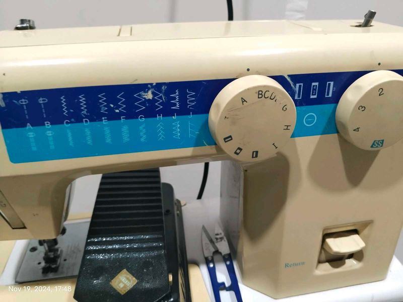 Vidya Sewing Machine With 25types Stitches