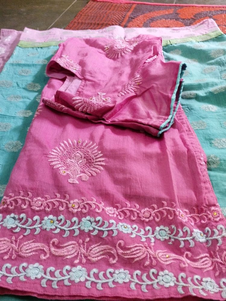 Hi Friends👭👬 Chanderi Sillk Dupatta And Embroidery Top Dupatta Is Awesome. If U Want U Can Buy Only Dupatta Also