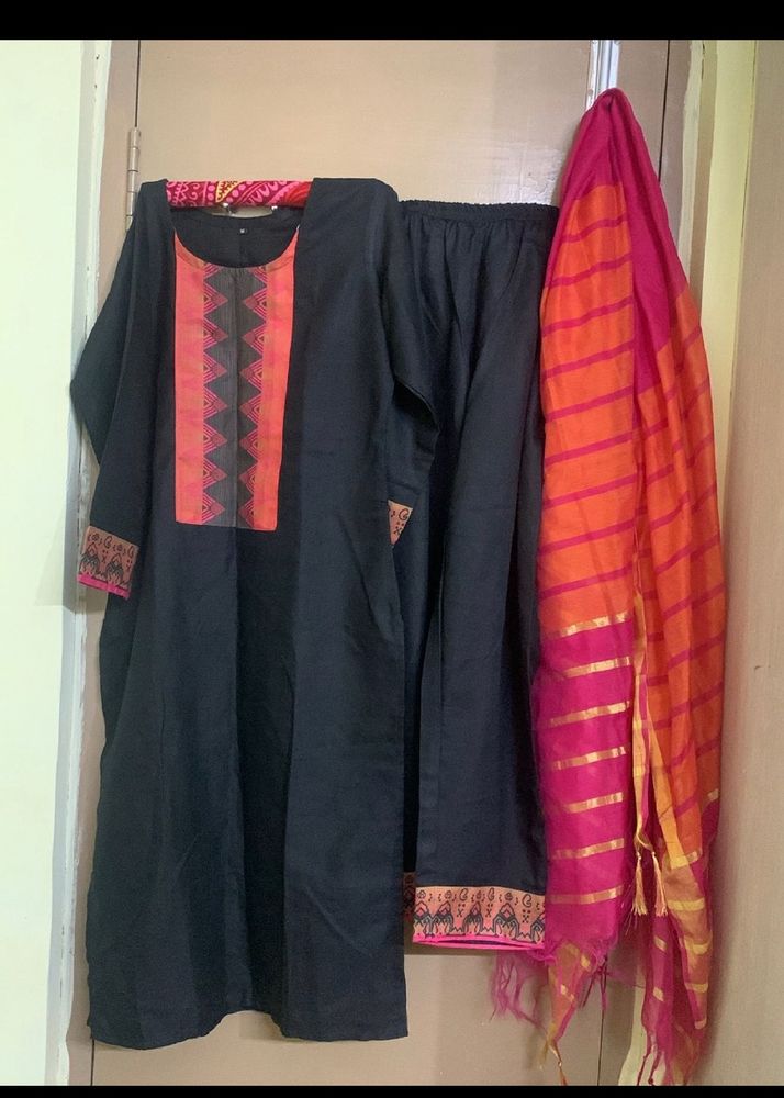 Kurta Pant Set With Heavy Dupatta