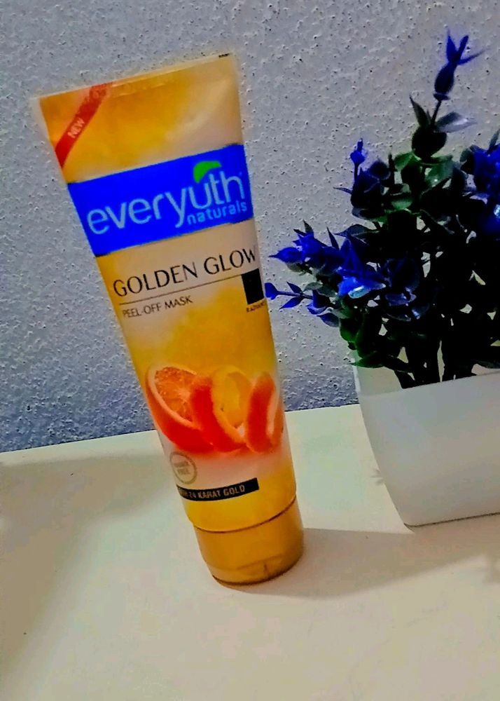 Everyuth Naturals Golden Glow Peel Off Mask .