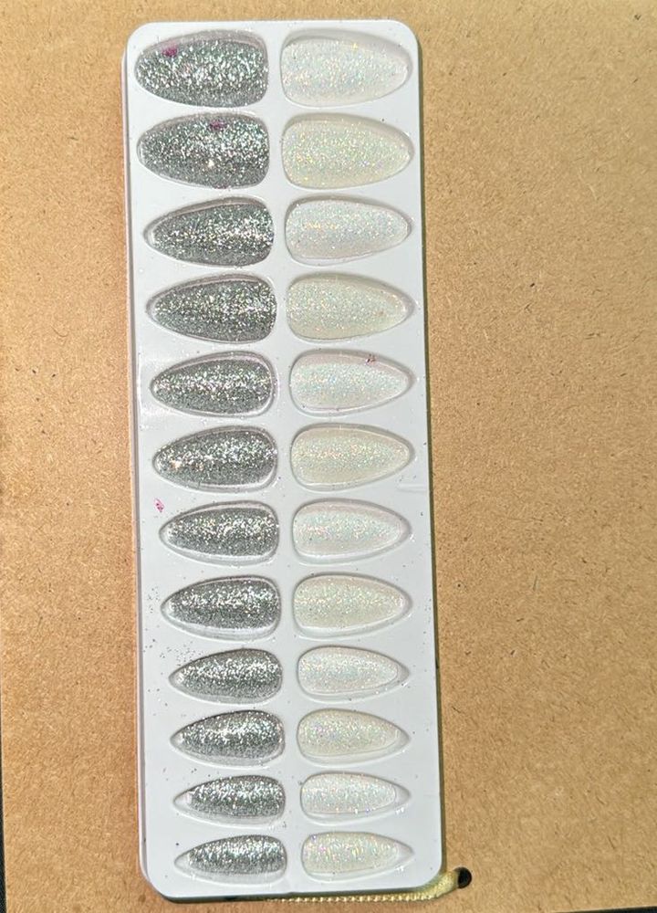 Glitter Pressed Artificial Nails