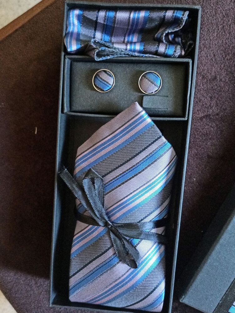 NEW Silk Tie, Cufflinks And Pocket Square Gift Set