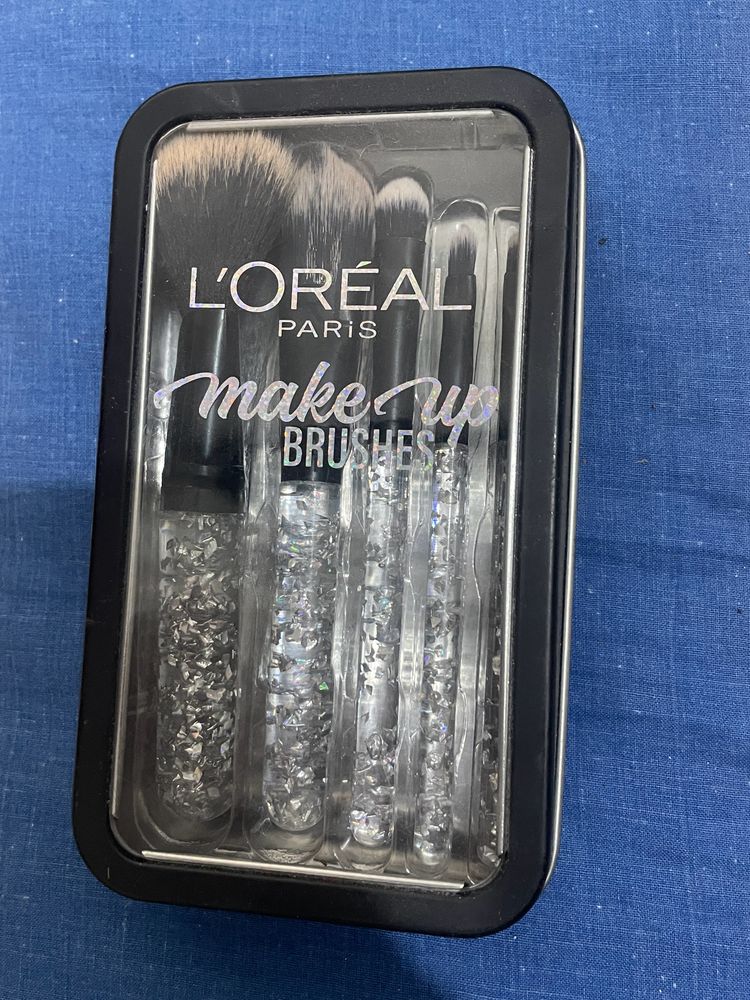 L’Oreal Paris Makeup Brushes