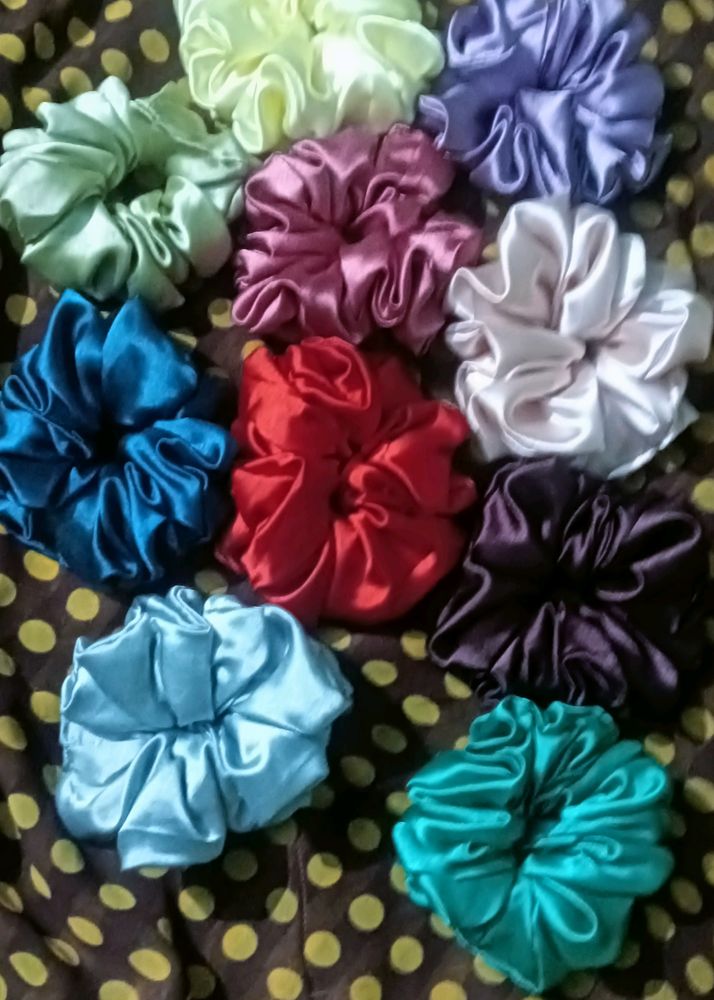 6 Pcs Random Hair Scrunchies