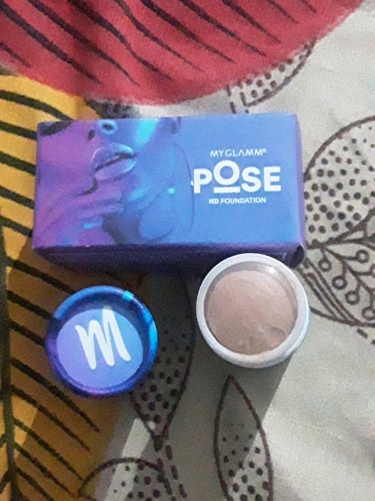 Myglamm Pose HD Foundation (Warm Beige)