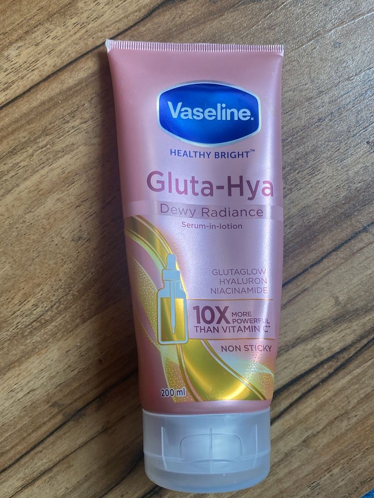 Vaseline Gluta-Hya Dewy Radiance Serum In Lotion