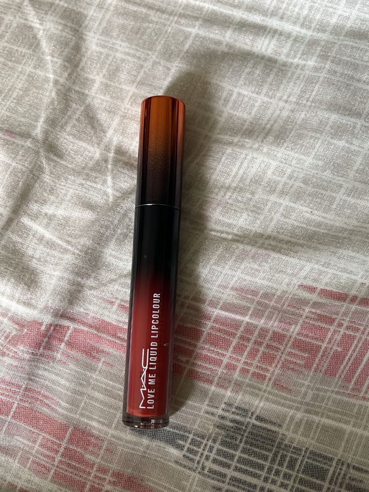 MAC Love Me Liquid Lip colour