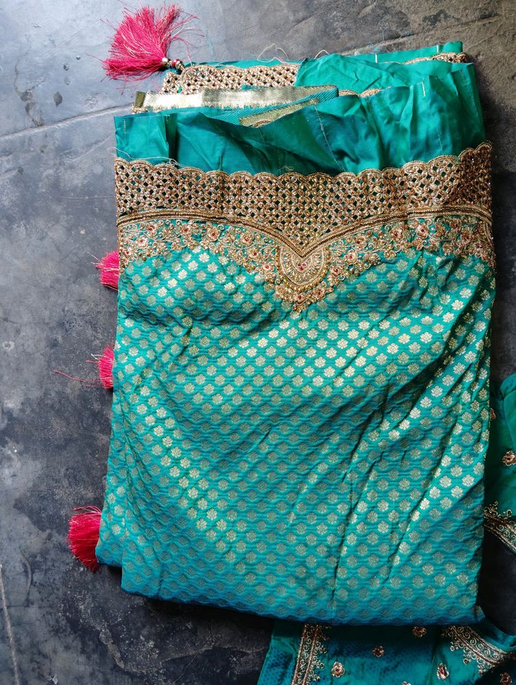 Sea Green Saree With Unstitched Blouse