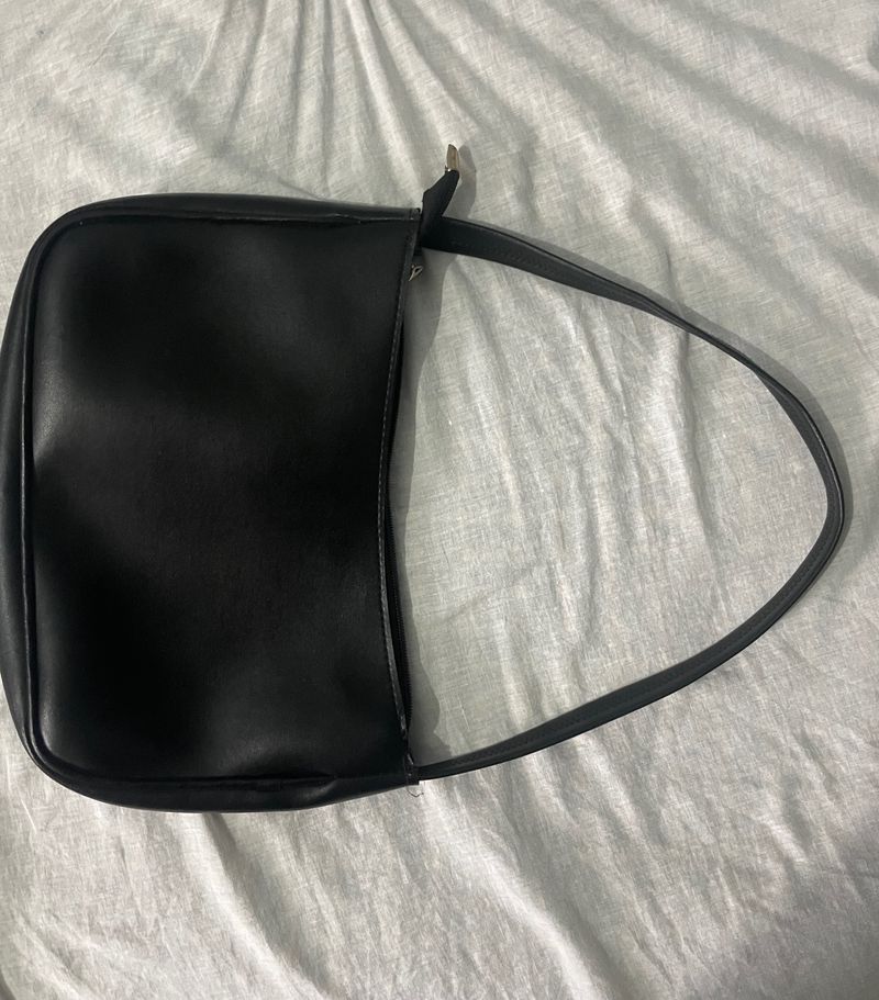 Black Basic Shoulder Bag