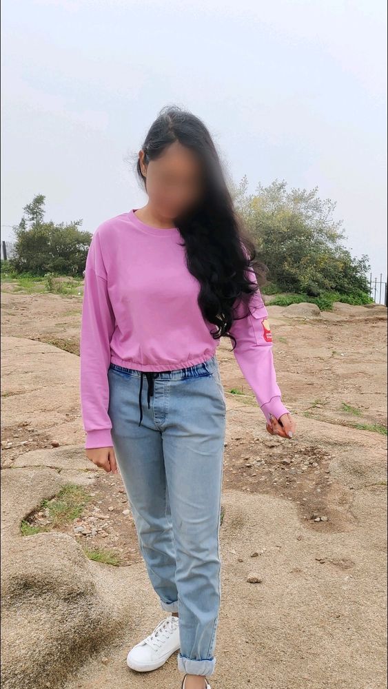 Top notch winter crop  sweatshirt purplish light pink color!  Sleeves ending with cuffs! Elasticated waist line