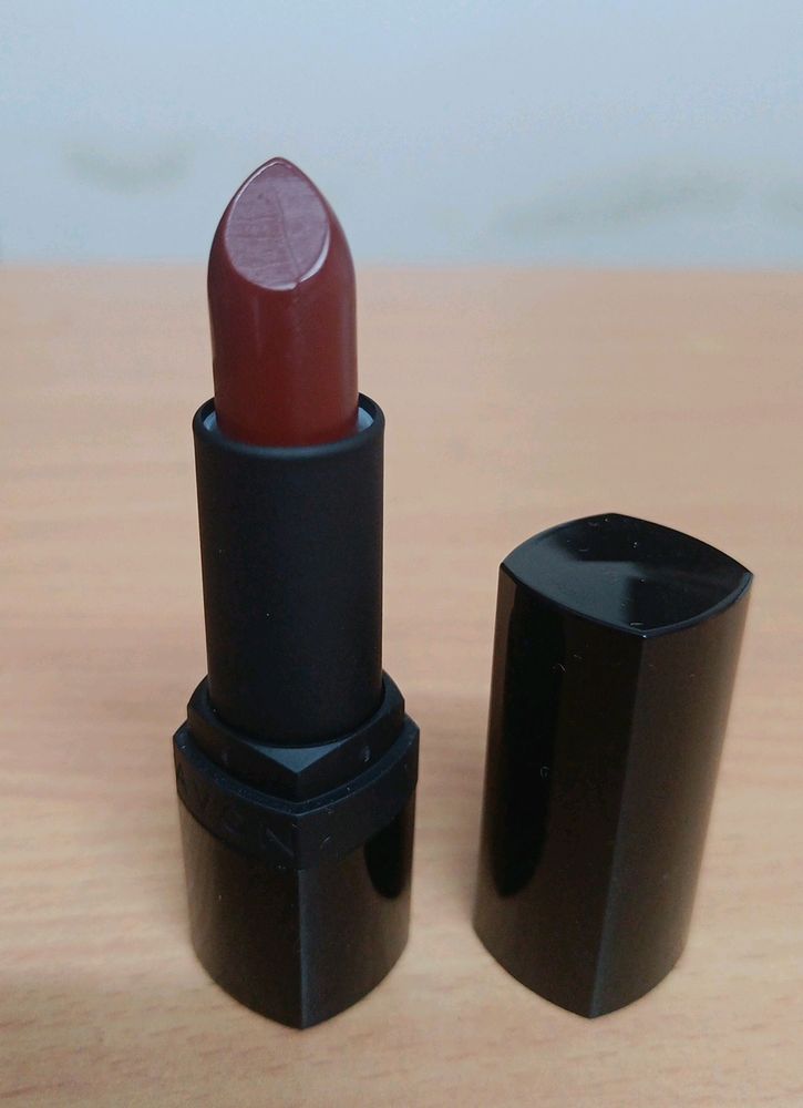 Avon Ultra Perfectly Matte Lipstick