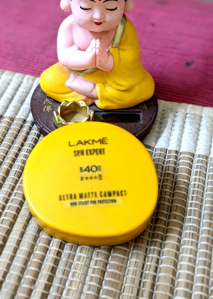 Lakme Compact Powder For Women Slightly Imperfect