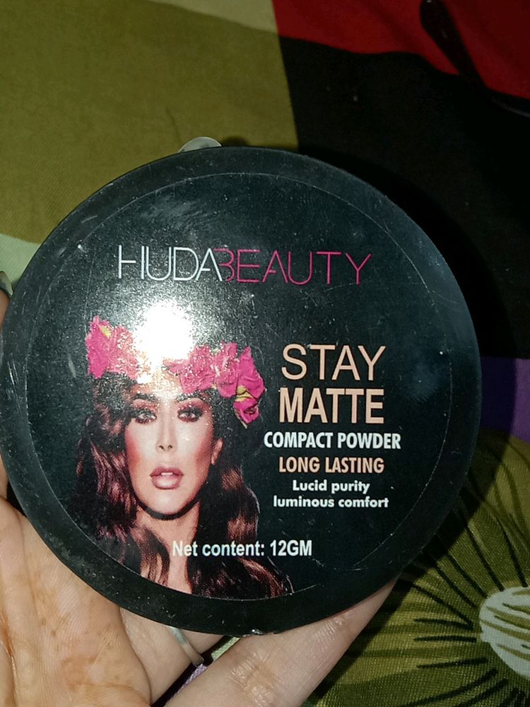 Huda Beauty Compact Powder