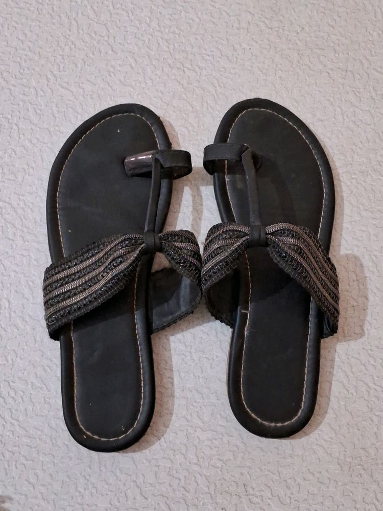 Black Kolhapuri Chappal