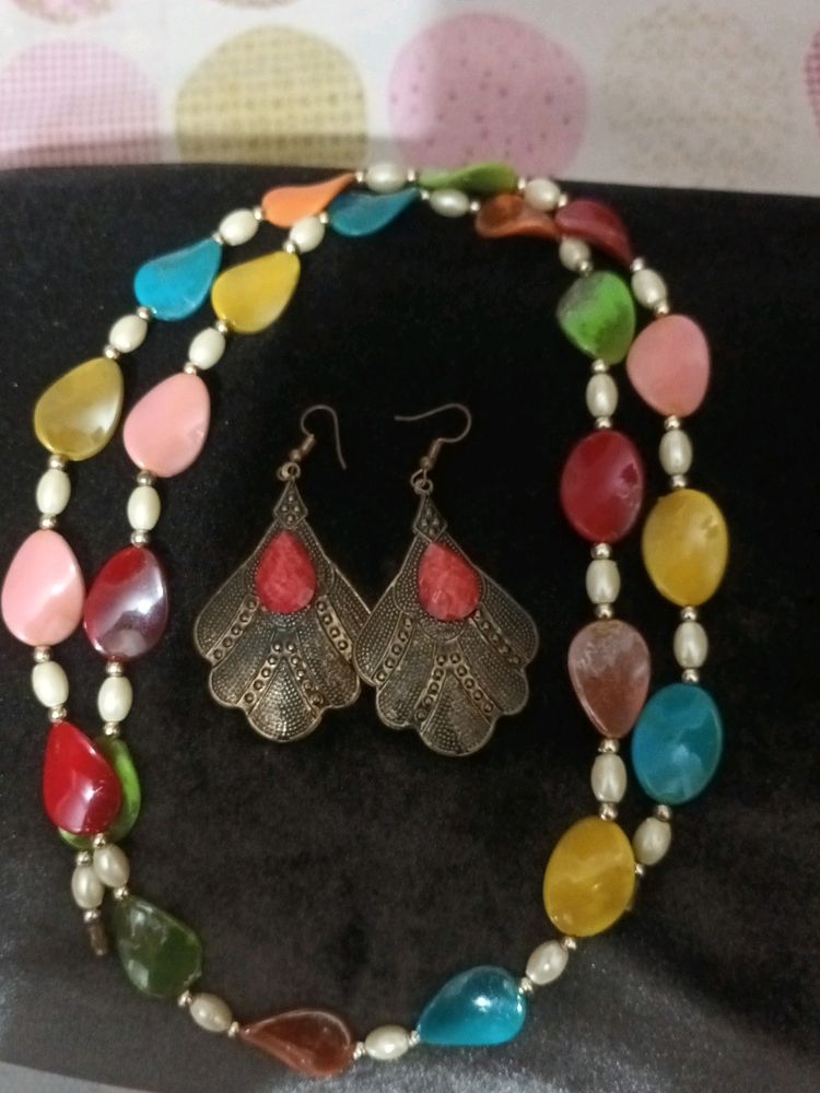 Multiple Colour Nack Piece With Earing