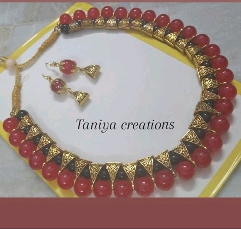 Golden Metal And Red beads Necklace