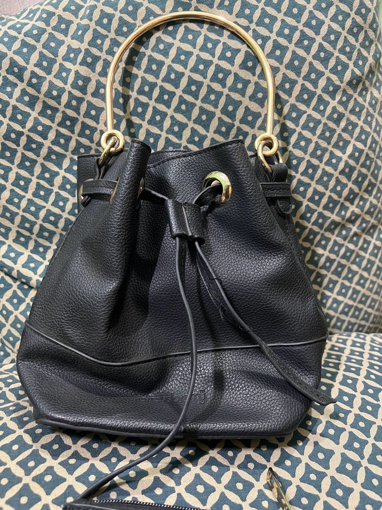 DressBerry Black Bucket Handbag With Small Wallet