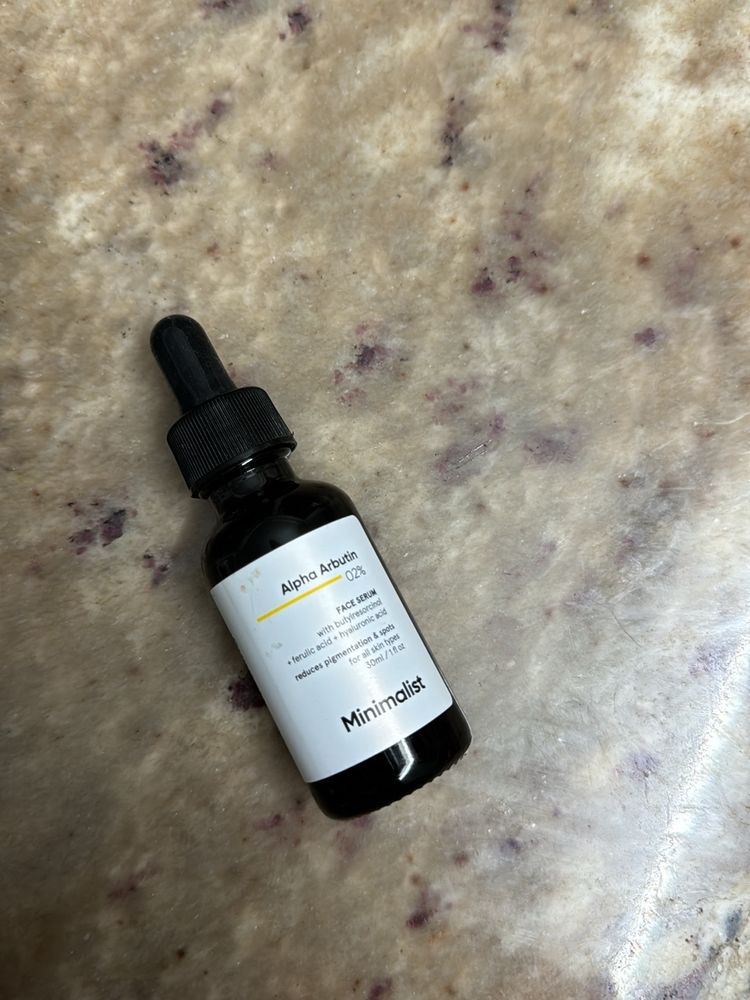 Minimalist 2% Alpha Arbutin Serum. fades darkspots