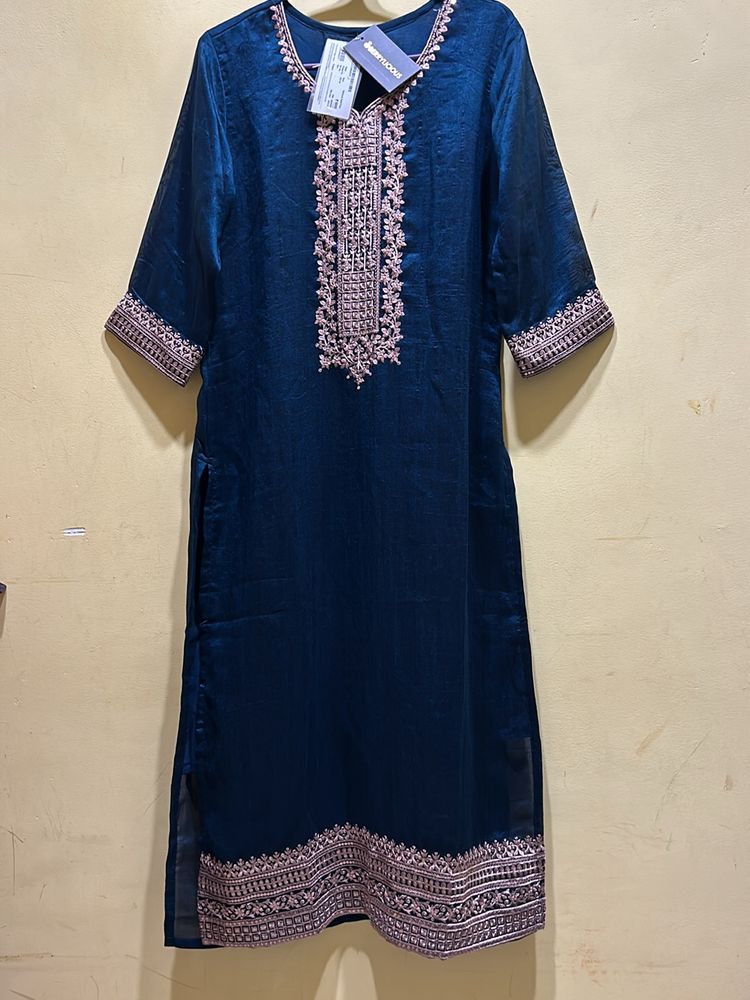 Berrylicious Embroidery Straight Kurta Set Size L