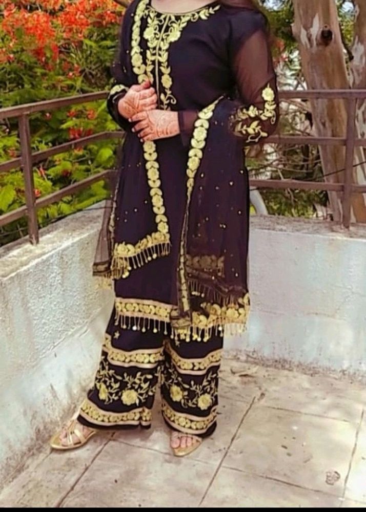 Pakisthani Black  Embroidery Suit