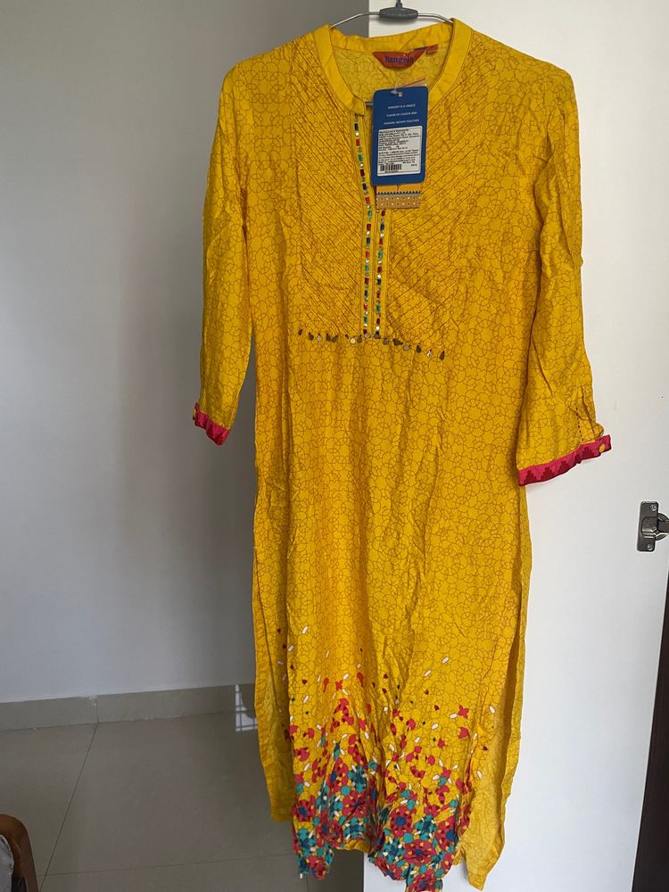 Rangriti Kurti